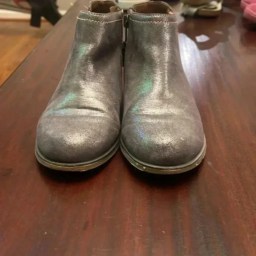 Love brand silver and pink ankle boots size 13